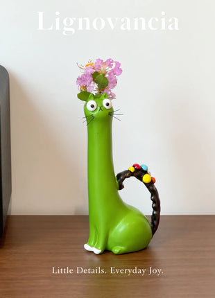 Lignovancia cat-shaped resin vase