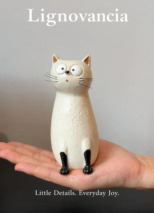 Lignovancia cat-shaped resin vase