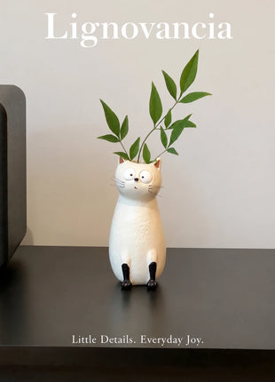 Lignovancia cat-shaped resin vase