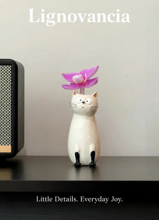 Lignovancia cat-shaped resin vase