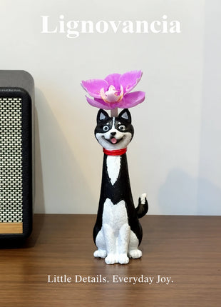 Lignovancia cat-shaped resin vase