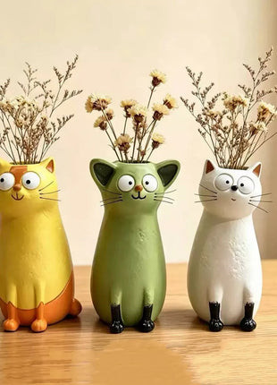 Lignovancia cat-shaped resin vase