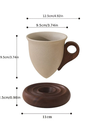 Kaffeetasse und Holzuntersetzer, Maße: Tasse 9,5/12,5 cm, Untersetzer 11 cm