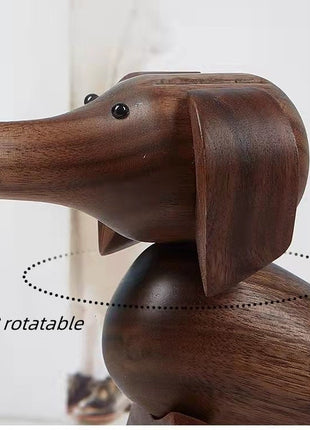 Holzfigur-Dackel aus dunklem Nussbaum, Kopf- und Vorderseiten-Detail