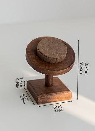 Walnuss-Holz-Armbanduhrenhalter mit Rundpolster und quadratischem Holzsockel