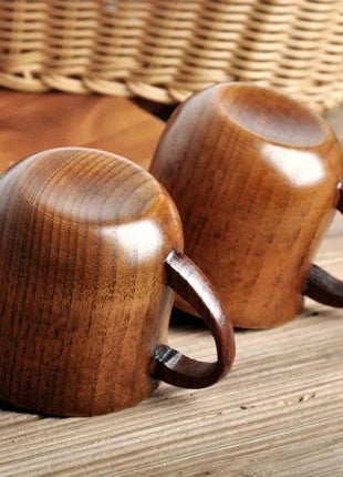 Set Holzbecher mit Henkel aus Naturholz, braune Maserung, seitliche Ansicht