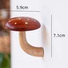 Holz-Pilz-Kühlschrankmagnet, roter Hut mit weißen Punkten und hellem Holzstiel