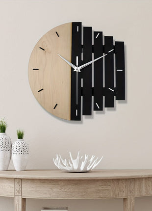 Wanduhr mit rundem hellen Holz-Zifferblatt, schwarzen Holzleisten und weißen Zeigern