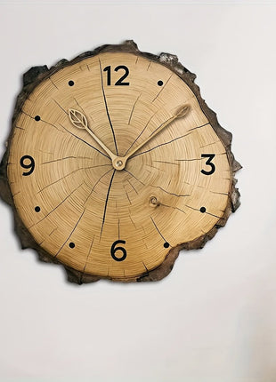 Holz-Wanduhr im Vintage-Stil mit unregelmäßigem Kantenrand, großen Ziffern 12 und 6
