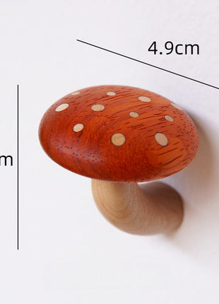 Holz-Pilz-Kühlschrankmagnet, orange-rot mit weißen Punkten und hellem gebogenem Stiel