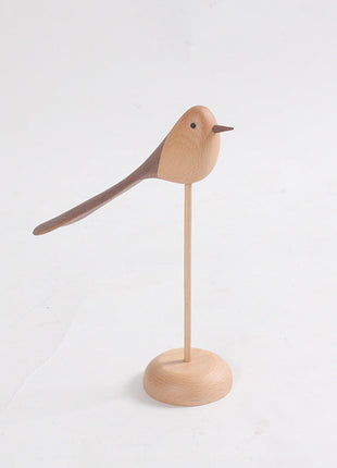 Holzvogel-Deko mit langem Schwanz auf rundem Sockel, aufrechter Stand
