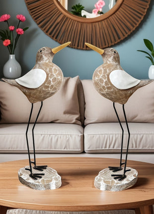 Set aus zwei Deko-Seevögeln: braune Holzfigur mit weißem Bauch, Metallbeinen, Sockel