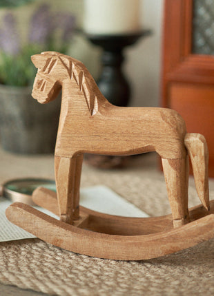 Klassisches Schaukelpferd aus Holz im skandinavischen Stil | Handgefertigte Deko-Figur aus Kiefernholz | Gopure Studio Gopure Studio