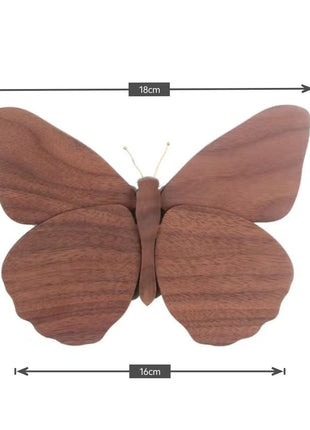 Schmetterlingsdeko aus Massivholz in brauner Holzoptik, fünf Flügelblätter, mittig mit Stielen