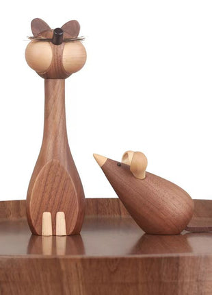 Holzfigur Katze und Maus aus Massivholz, Maus liegend neben der stehenden Katze