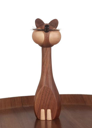 Holzfigur Katze aus Massivholz, Vorderansicht mit dunkler Schleife und Nase