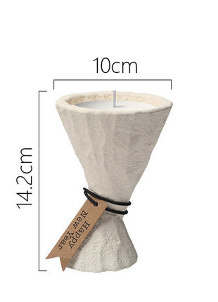 Cremefarbenes Kerzengefäß mit schmaler Taille, Kerze und Stoffband