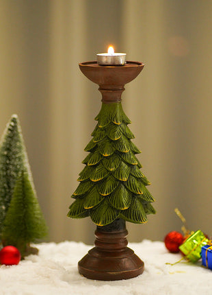 Weihnachtsbaum-Kerzenhalter: grüner Tannenbaum, braune Basis, Teelicht mit Flamme