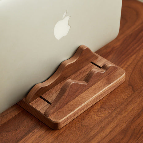 Laptop-Ständer aus Holz mit mehreren Aussparungen zur sicheren Notebook-Auflage