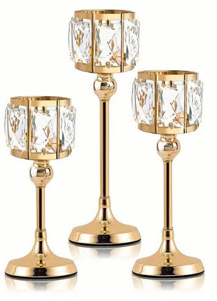 Set aus drei Kristall-Kerzenhaltern mit goldener Standsäule und transparentem Glaszylinder