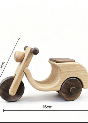 Retro-Motorrad aus hellem Naturholz mit schwarzen Rädern, handgefertigtes Spielzeug von Lignovancia