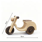 Retro-Motorrad aus hellem Naturholz mit schwarzen Rädern, handgefertigtes Spielzeug von Lignovancia