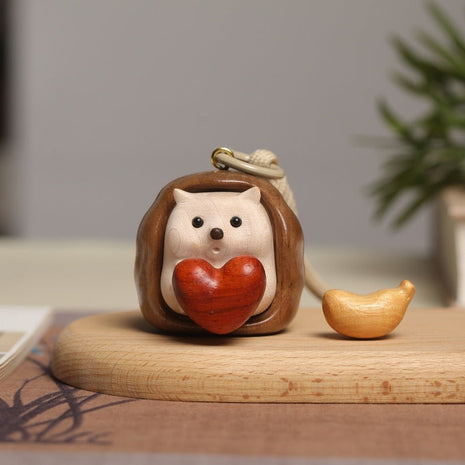 Süßer Igel Taschenanhänger aus Edelholz mit Magnet-Banane | Kreativer Schlüsselanhänger | Gopure Studio Gopure Studio