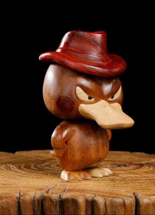Psyduck-Holzfigur aus Massivholz, roter Hut, gedrehtes Profil, brauner Körper, aufrecht