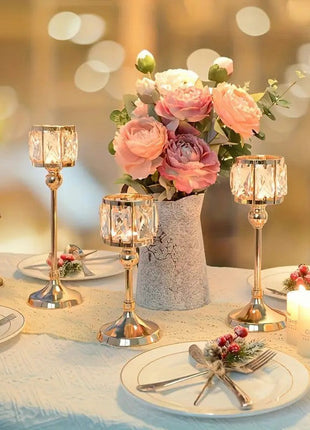 Kristall-Kerzenhalter mit goldener Fußsäule und facettiertem Glaszylinder, Teelicht