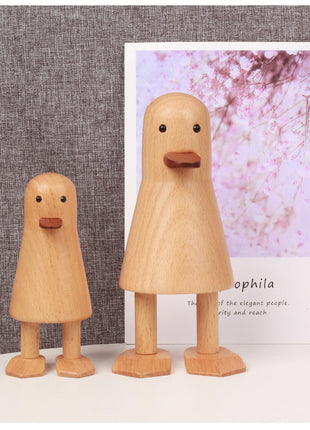 Zwei Buchenholz-Entenfiguren ohne Hut, stehende Dekoenten mit Holzsockeln