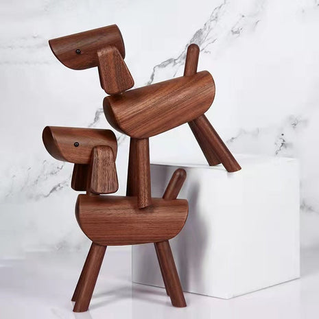 Lignovancia-Holzfiguren Hund aus warmbraunem Holz, mehrere Tiere, mit markanter Schnauze