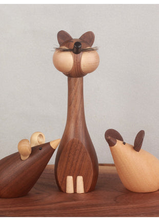 Holzfigur Katze mit zwei Holzmäusen, zusammen auf einer Rundplatte