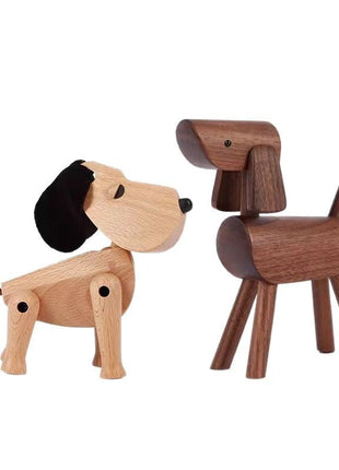 Holzfigur Hund aus hellem und dunklem Holz, schwarze Ohren, mit Deko-Charakter