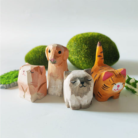 Handgeschnitzte Holzfiguren aus Massivholz, fünf Tiere: Katze, Hund, Tiger, Panda, weitere