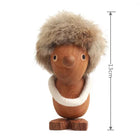 Wikinger-Figur aus Massivholz: Holzpuppe mit grauem Fellhaar, weißem Kragen und Sockel, 13 cm