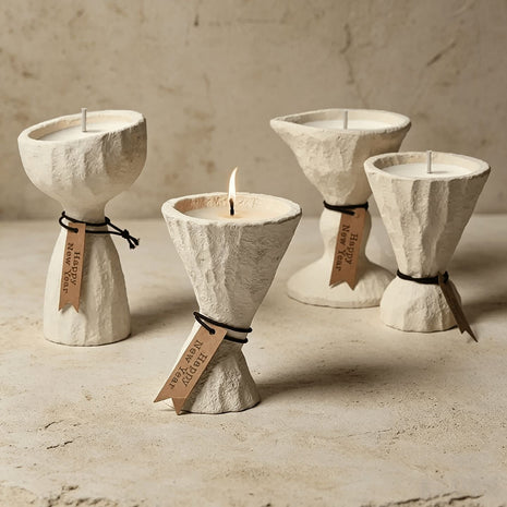 Set aus 4 minimalistischen Kerzengefäßen, cremefarben, verschiedene Formen