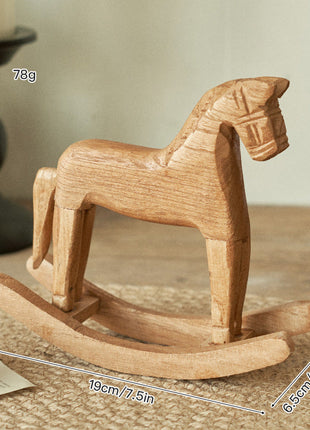 Klassisches Schaukelpferd aus Holz im skandinavischen Stil | Handgefertigte Deko-Figur aus Kiefernholz | Gopure Studio Gopure Studio