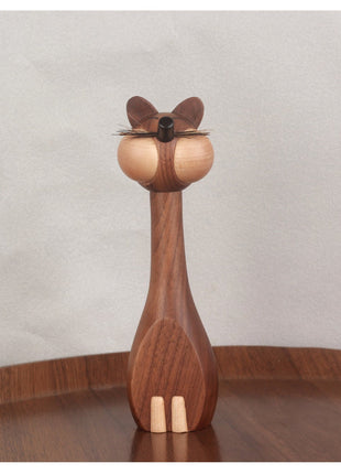 Holzfigur Katze aus Massivholz, braune Ausführung mit schwarzem Akzent am Gesicht