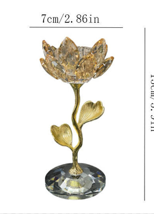 Kerzenhalter im Detail: champagnerfarbene Kristall-Lotus-Schale auf goldenem Stiel