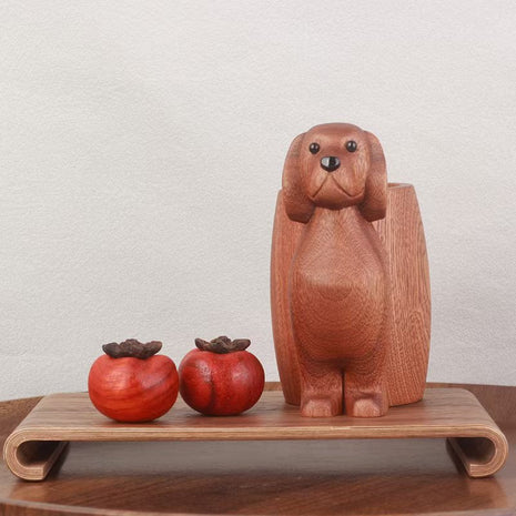 Brauner Hund-Stifthalter aus Massivholz mit Holztablett und Stiftfächern