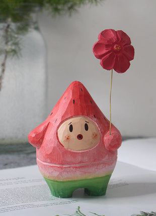 Holzfigur: roter Wassermelonen-Mensch mit roter Blume am Draht