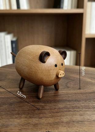 Massivholz-Schweinchen als Tierfigur mit drei Standbeinen und angedeutetem Schweinchen-Schnauz