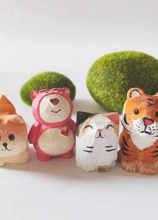 Handgeschnitzte Holzfiguren-Tiere aus Massivholz, vier Figuren: Katze, Hund, Tiger, weitere