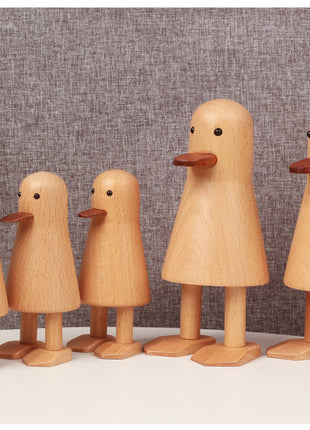 Buchenholz-Entenfiguren ohne Hut, fünf kleine Dekoenten in Reihe
