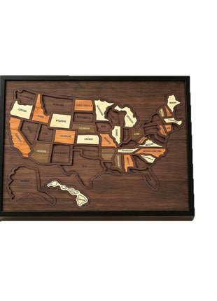 USA-Holz-Reisekartenpuzzle im schwarzen Rahmen mit Reliefkarte der Vereinigten Staaten
