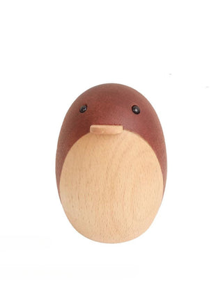 Massivholz-Pinguinfigur mit braunem Kopf und hellem Bauch, minimalistisches Design.