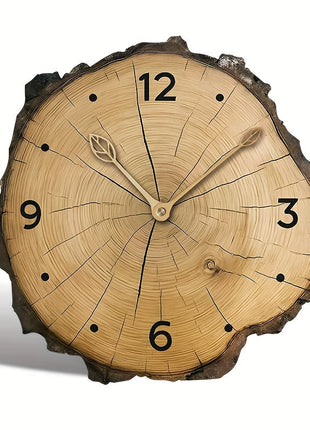 Holz-Wanduhr im Vintage-Stil als Nahaufnahme: unregelmäßiger Holzkranz mit Ziffern 12/6