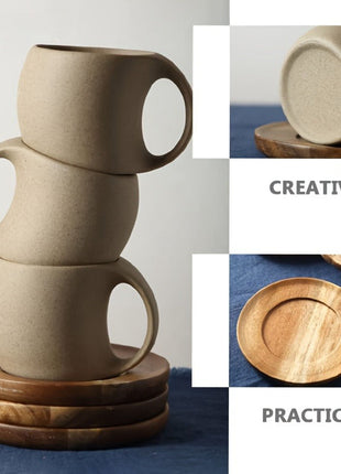 Kaffeetasse aus unglasierter Keramik, beigefarben, mit Akazienholz-Tablett