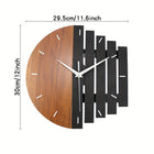 Wanduhr mit rundem dunklem Holz-Zifferblatt und mehrteiligen schwarzen Holzleisten
