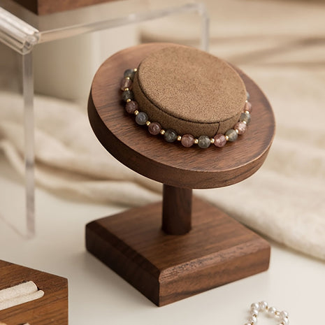 Walnuss-Holz-Armbanduhrenhalter mit gepolstertem Ringkissen und Holzsockel